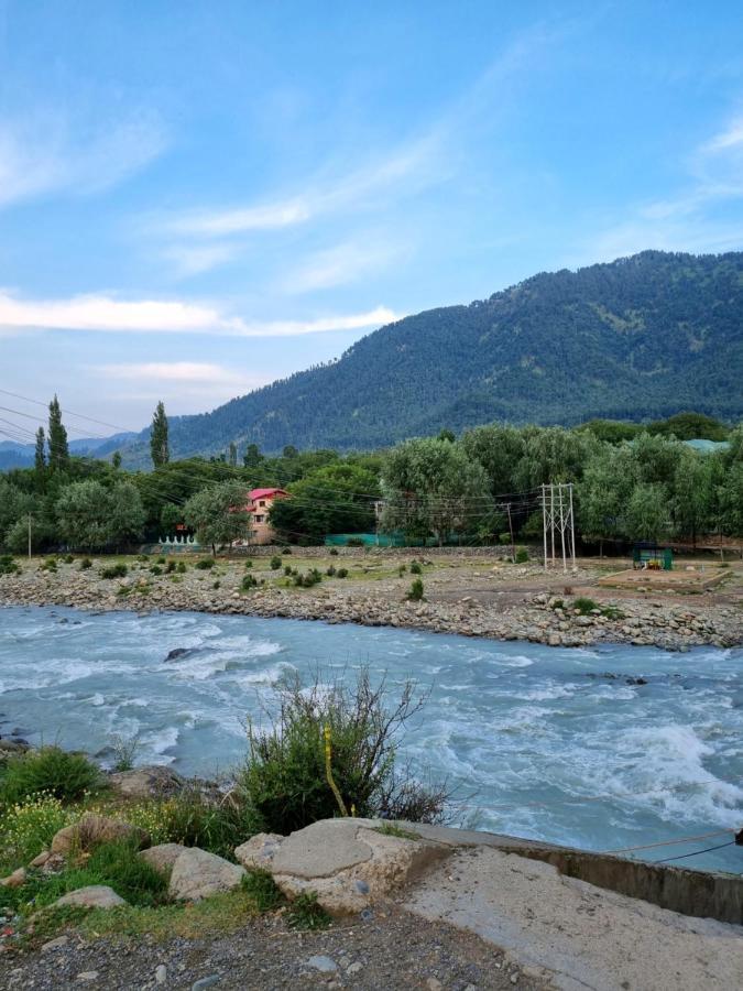 White Water Resorts Pahalgām Esterno foto